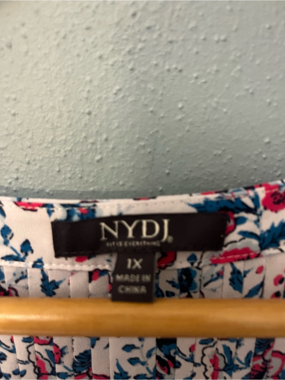 NWOT NYDJ Floral Button-Up Blouse - Picture 2 of 3